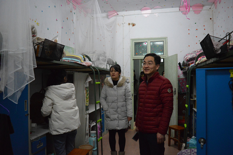 永利官网领导老师走访学生宿舍