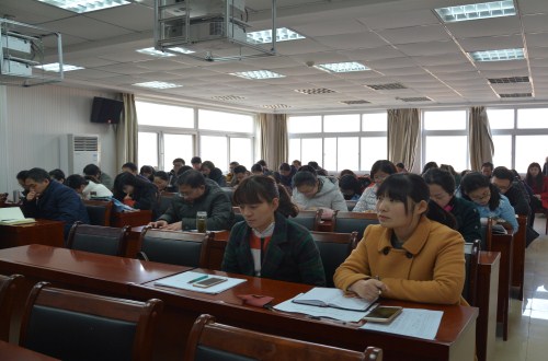 永利yl23411官网举行“深入学习贯彻谢伏瞻书记 在河南师范大学宣讲党的十九大精神专题党课报告精神” 专题辅导报告