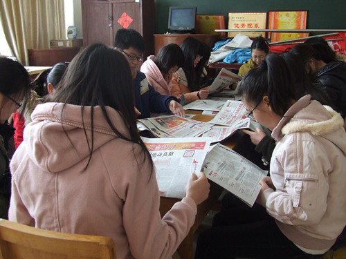 永利yl23411官网多途径组织学生关注学习“两会”精神