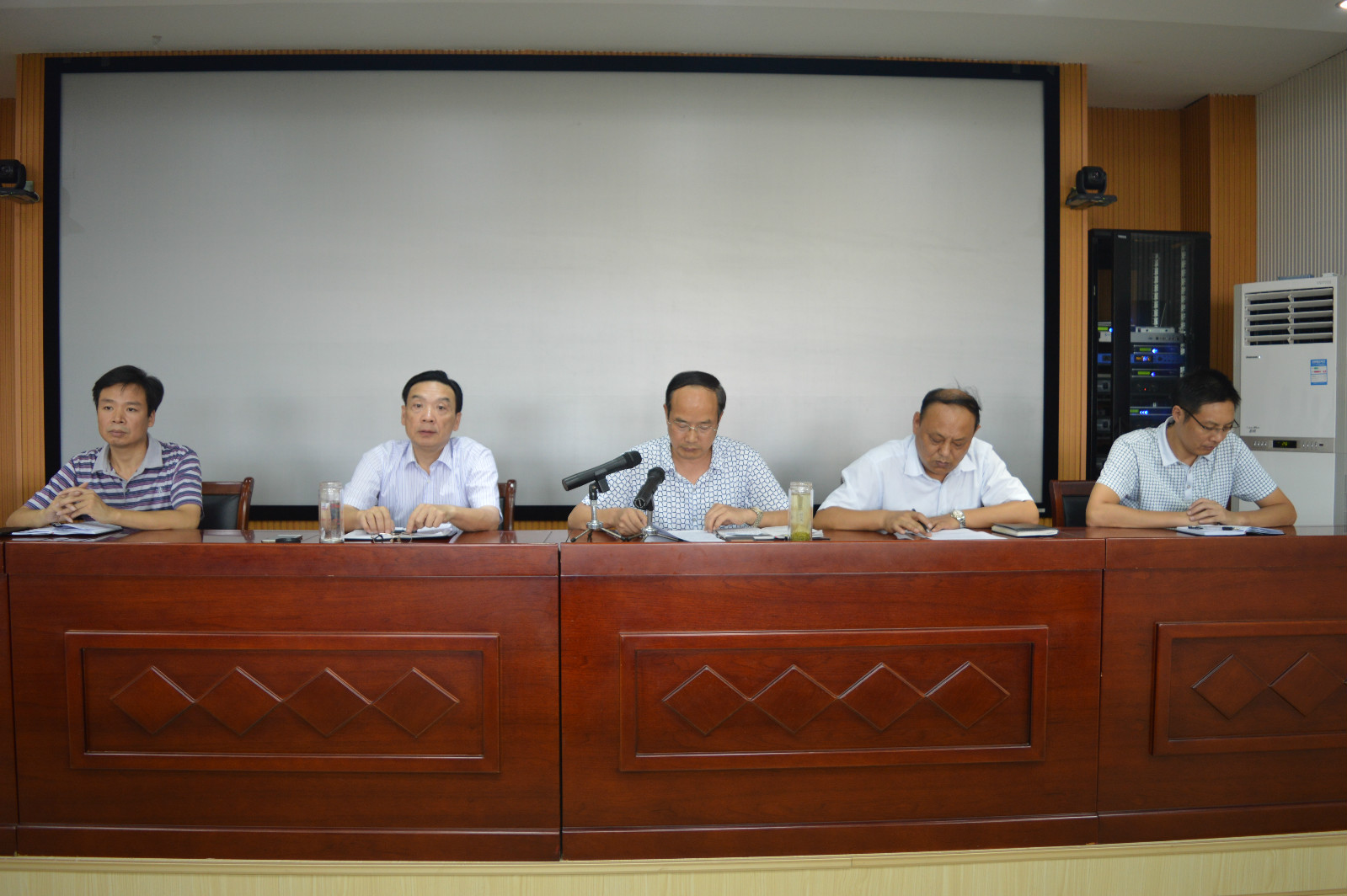 永利yl23411官网召开新学期教职工大会