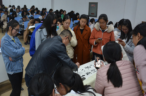 永利yl23411官网邀请优秀校友为新生作入学教育报告