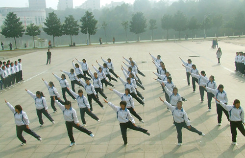 永利yl23411官网举行2012级新生广播操比赛
