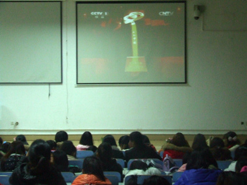 永利yl23411官网组织学生观看感动中国2014年颁奖典礼视频