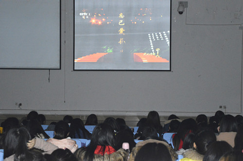 永利yl23411官网组织学生观看2015年《感动中国》颁奖晚会