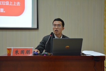 校团委副书记朱国朋应邀为永利官网2017级新生作入学教育报告