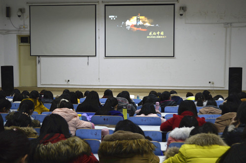 永利yl23411官网组织学生观看2015年《感动中国》颁奖晚会