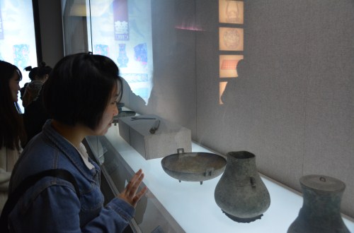永利yl23411官网组织开展“淮上故园――信阳博物馆历史文化之旅”活动